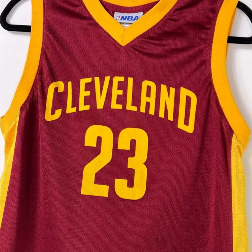 Boys Size XL 16-18 Cleveland Cavaliers Lebron James 23 NBA Jersey Red Gold - Picture 6 of 10
